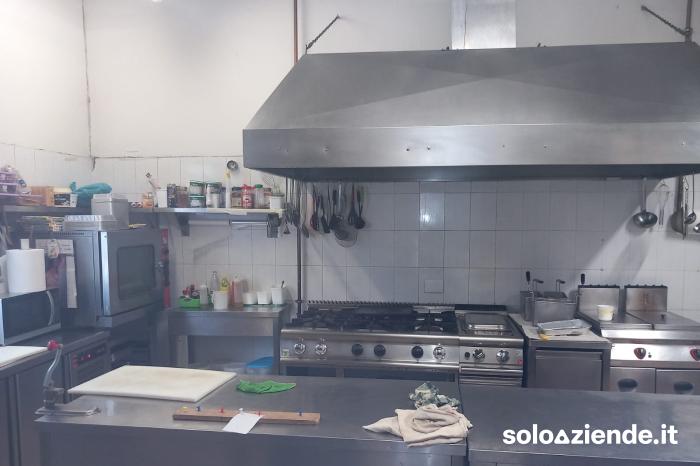Vendita Ristoranti VENDESI PIZZERIA DI 150MQ A SEREGNO (MB) a Seregno (MB)
